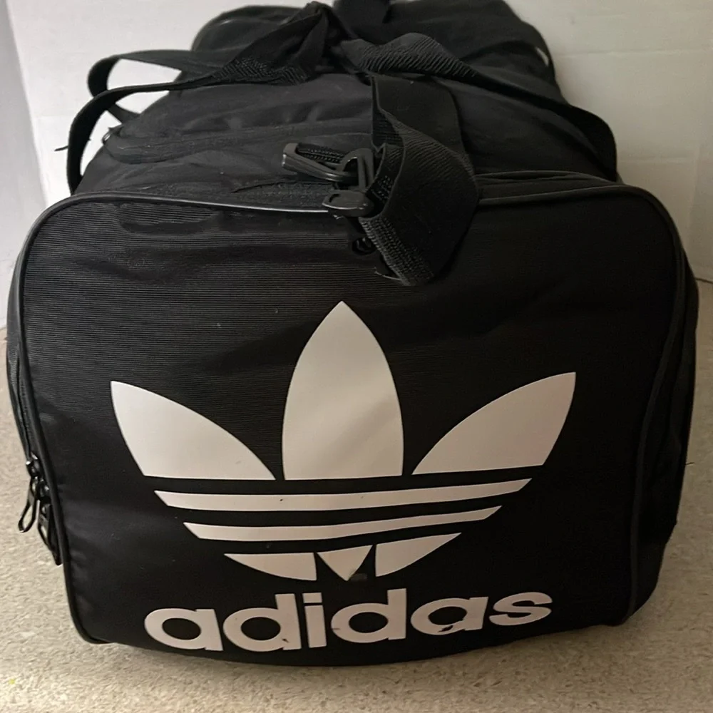 Adidas Originals Santiago Duffel Bag Trefoil Black White Travel Gym NEW